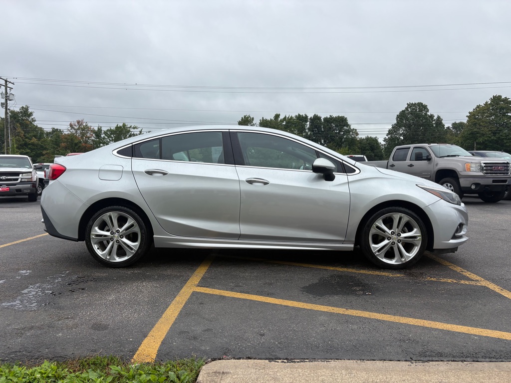 Photo 5 of this CHEVROLET CRUZE