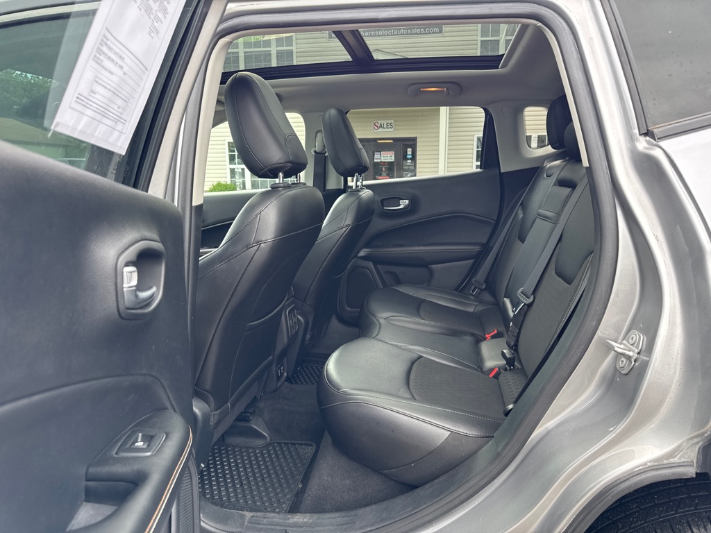 Photo 11 of this JEEP COMPASS