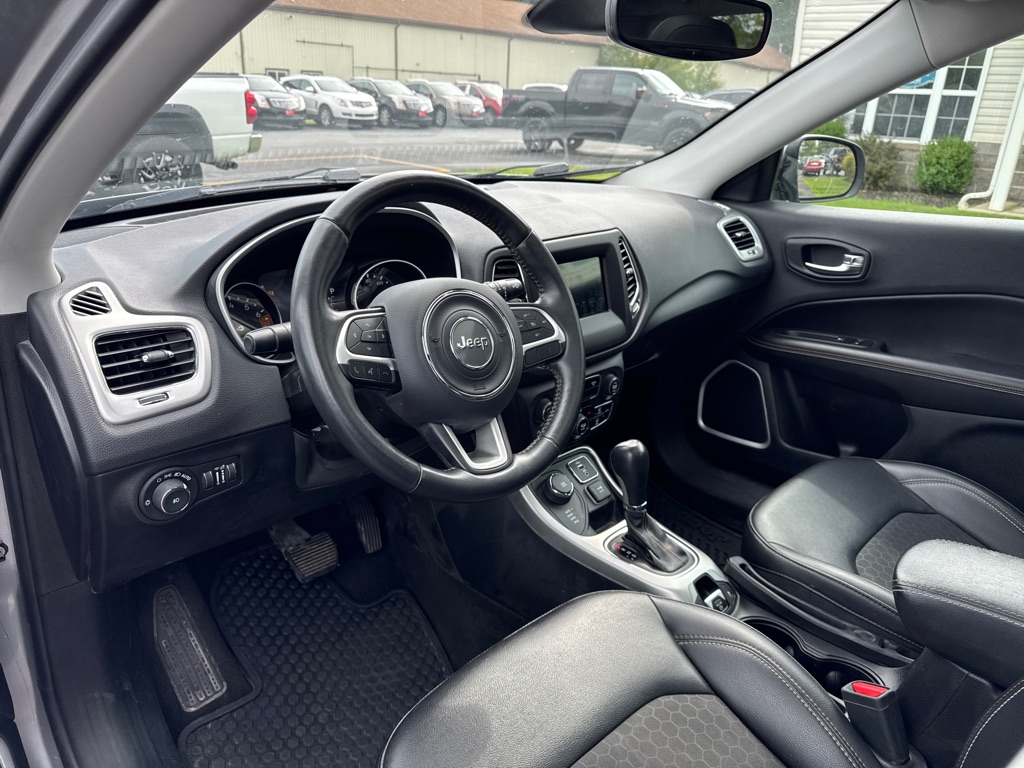 Photo 15 of this JEEP COMPASS