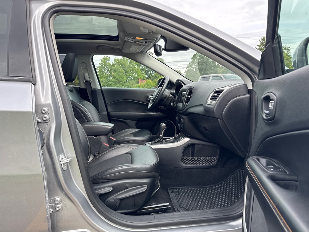 Photo 12 of this JEEP COMPASS