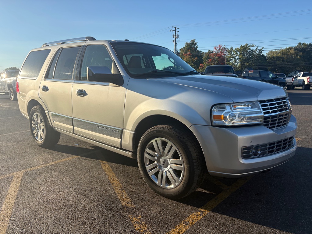 Photo 4 of this LINCOLN NAVIGATOR