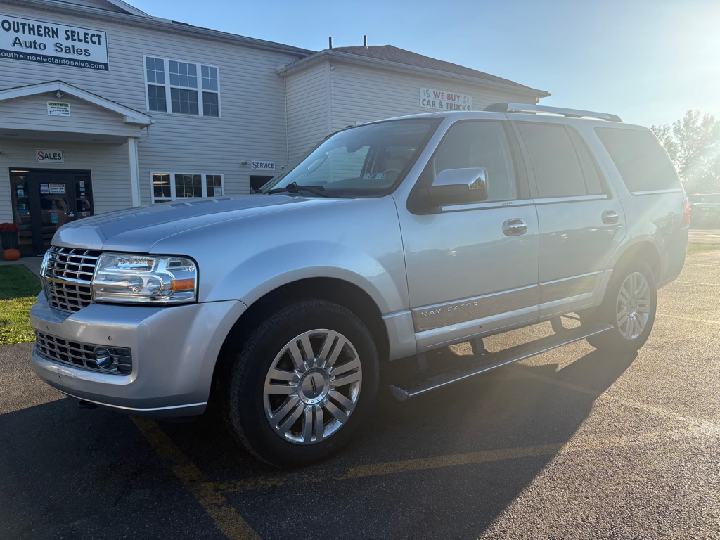 Photo 2 of this LINCOLN NAVIGATOR
