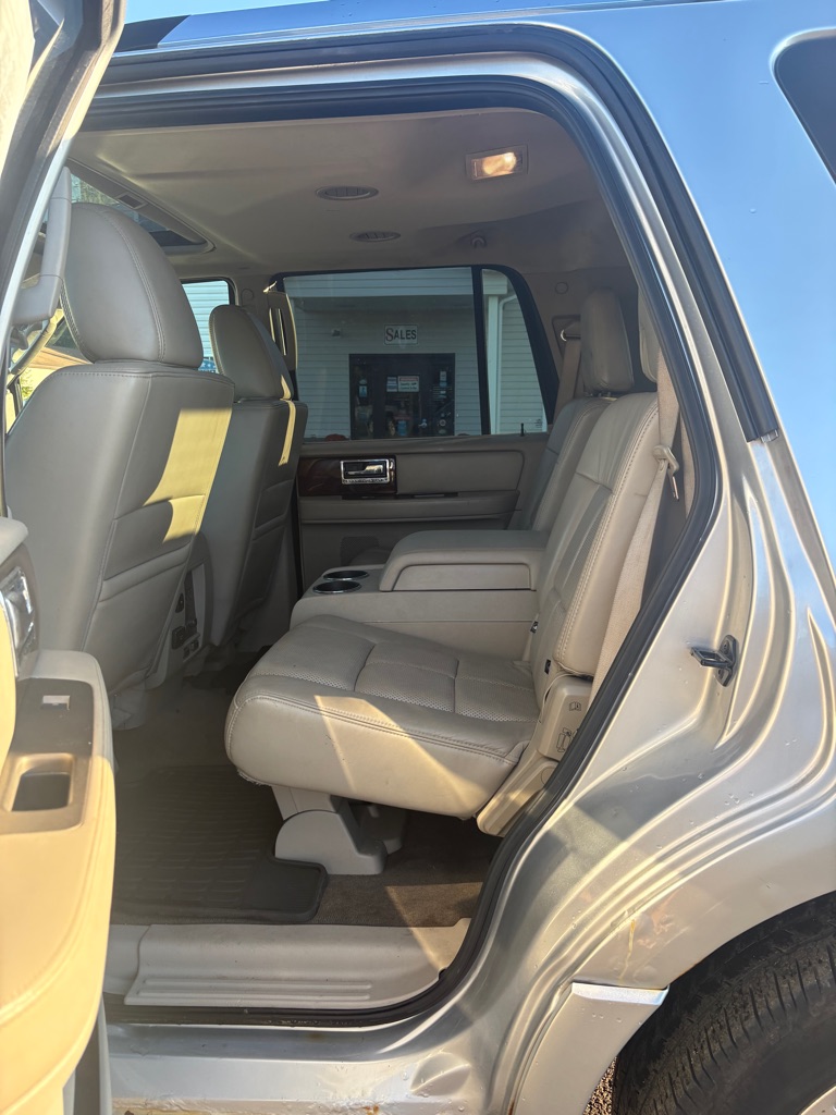 Photo 10 of this LINCOLN NAVIGATOR