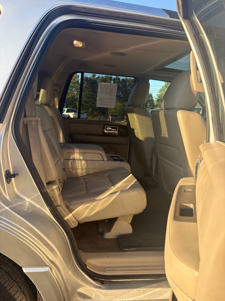 Photo 12 of this LINCOLN NAVIGATOR