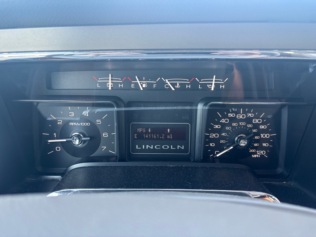 Photo 15 of this LINCOLN NAVIGATOR
