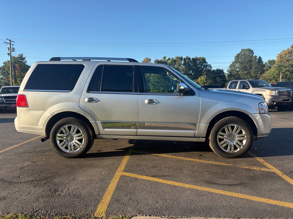 Photo 5 of this LINCOLN NAVIGATOR