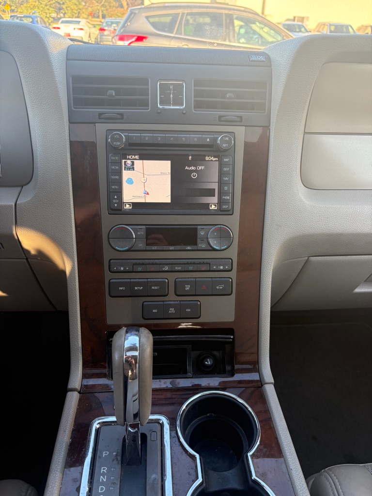 Photo 16 of this LINCOLN NAVIGATOR