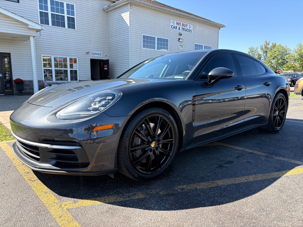 Photo 2 of this PORSCHE PANAMERA