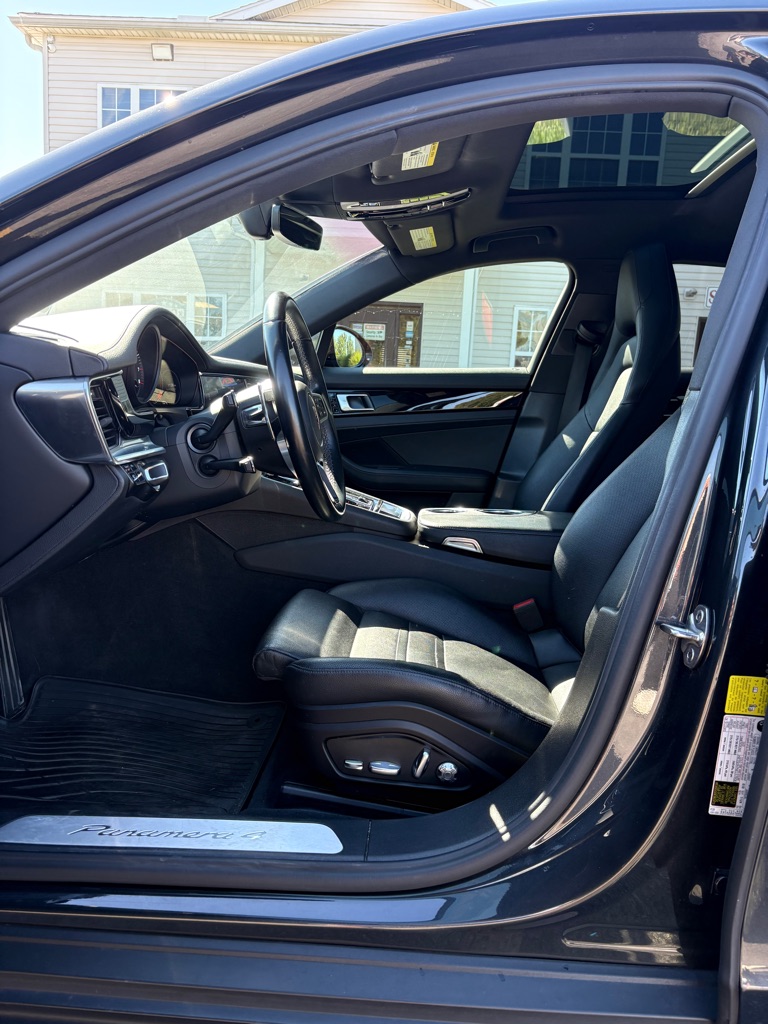 Photo 10 of this PORSCHE PANAMERA