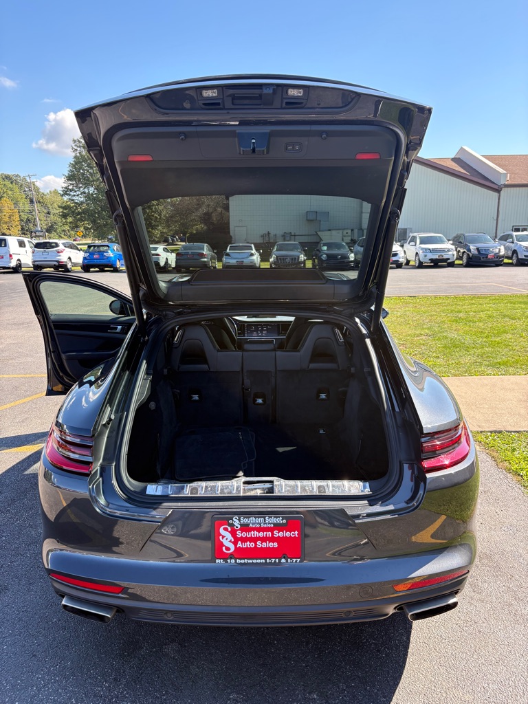 Photo 14 of this PORSCHE PANAMERA