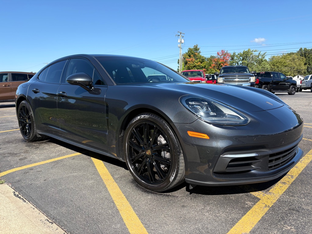 Photo 4 of this PORSCHE PANAMERA