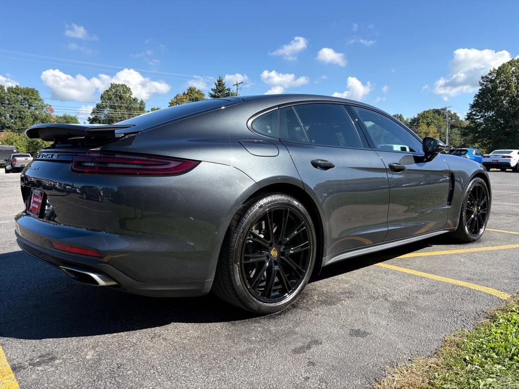 Photo 6 of this PORSCHE PANAMERA
