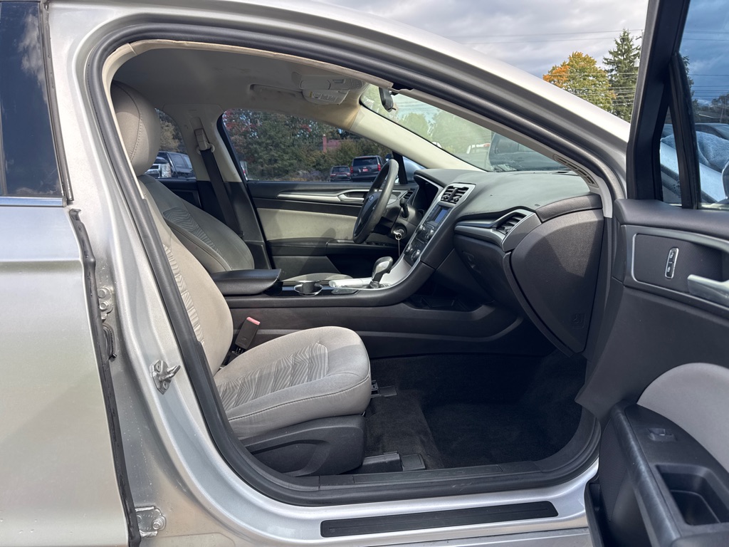 Photo 12 of this FORD FUSION