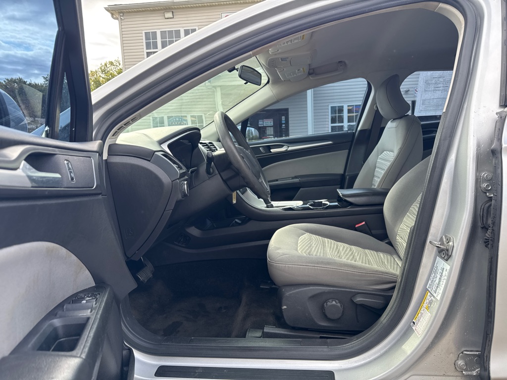 Photo 10 of this FORD FUSION