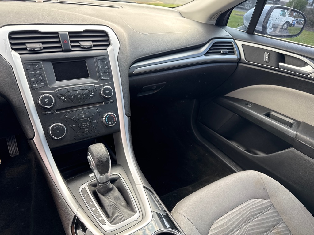 Photo 15 of this FORD FUSION