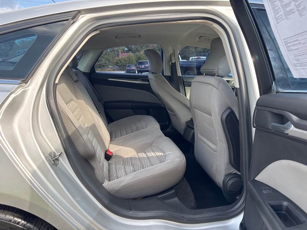 Photo 13 of this FORD FUSION