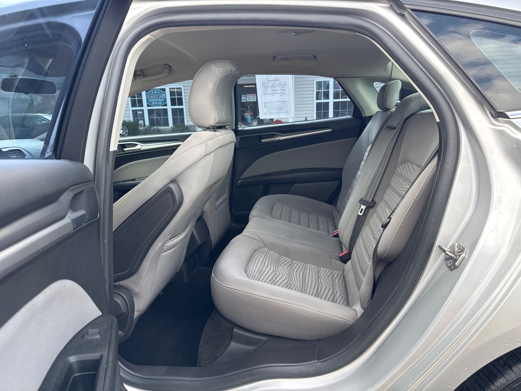 Photo 11 of this FORD FUSION