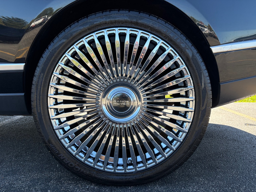Photo 9 of this LAND ROVER RANGE ROVER