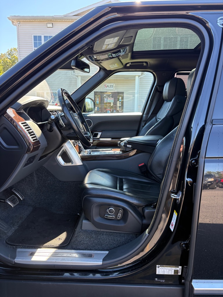 Photo 10 of this LAND ROVER RANGE ROVER