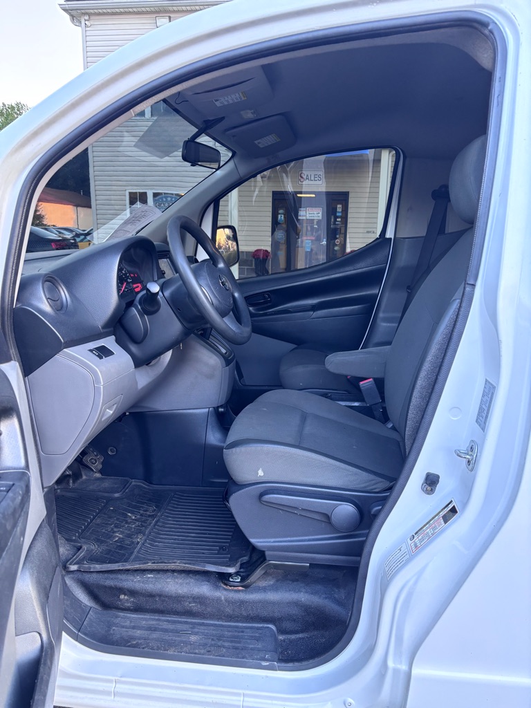 Photo 9 of this NISSAN NV200