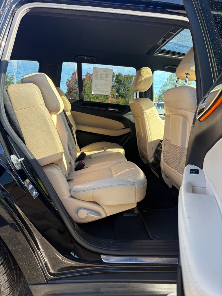 Photo 12 of this MERCEDES-BENZ GLS