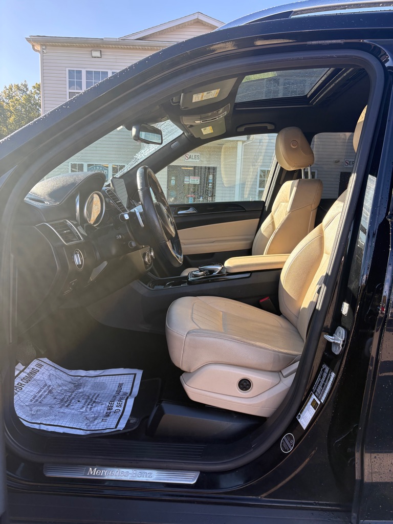 Photo 9 of this MERCEDES-BENZ GLS