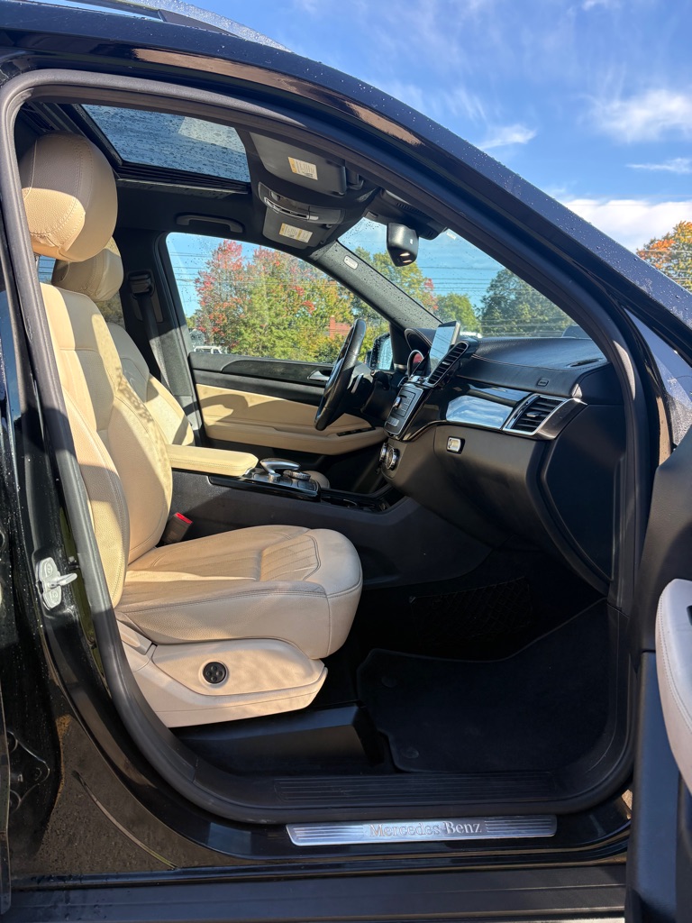 Photo 11 of this MERCEDES-BENZ GLS