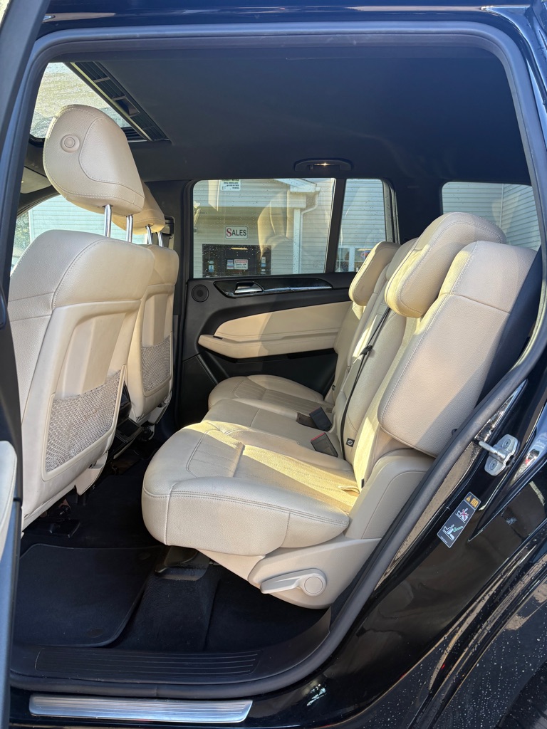 Photo 10 of this MERCEDES-BENZ GLS