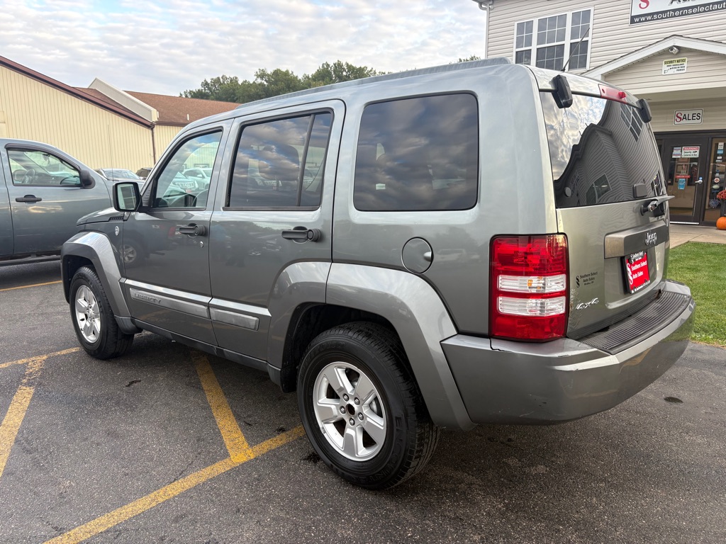 Photo 8 of this JEEP LIBERTY