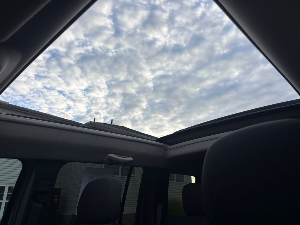 Photo 14 of this JEEP LIBERTY