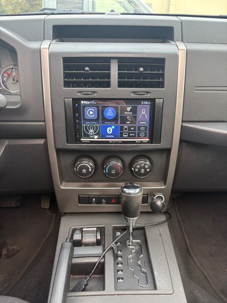 Photo 15 of this JEEP LIBERTY