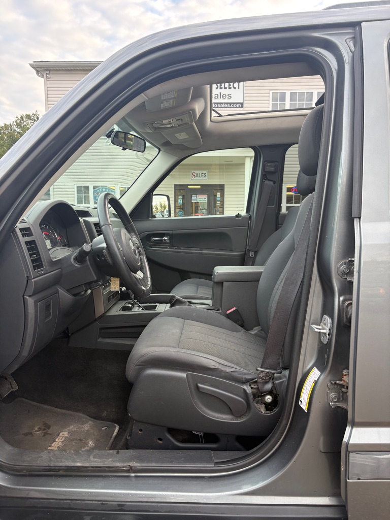 Photo 9 of this JEEP LIBERTY