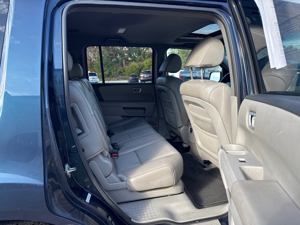 Photo 13 of this HONDA PILOT