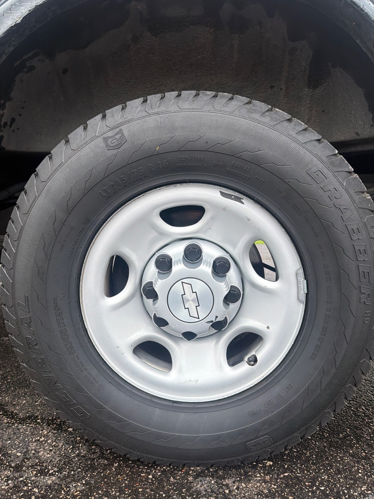Photo 9 of this CHEVROLET EXPRESS