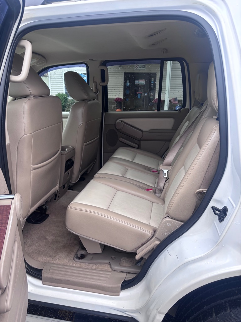 Photo 10 of this FORD EXPLORER