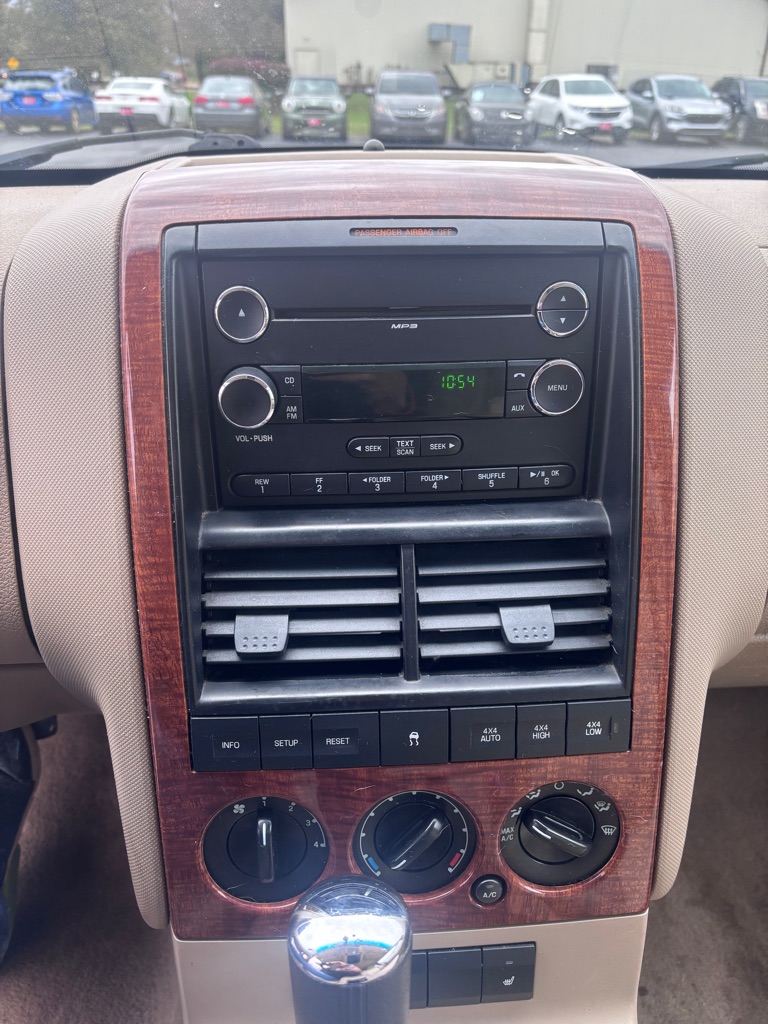 Photo 18 of this FORD EXPLORER