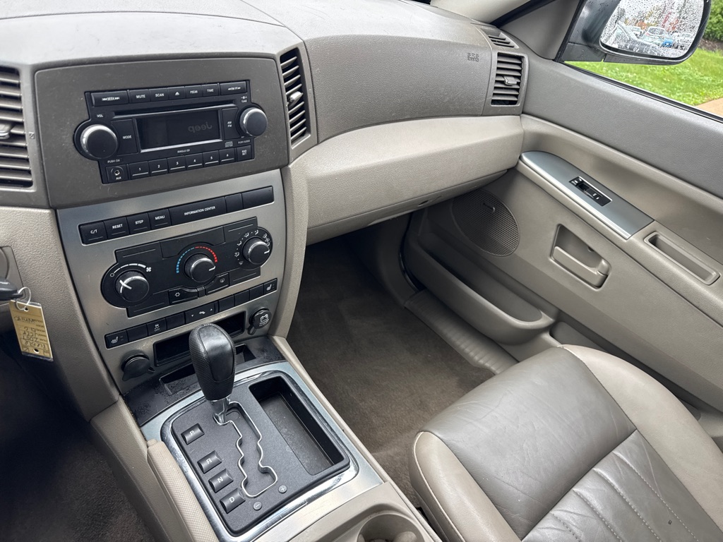 Photo 15 of this JEEP GRAND CHEROKEE