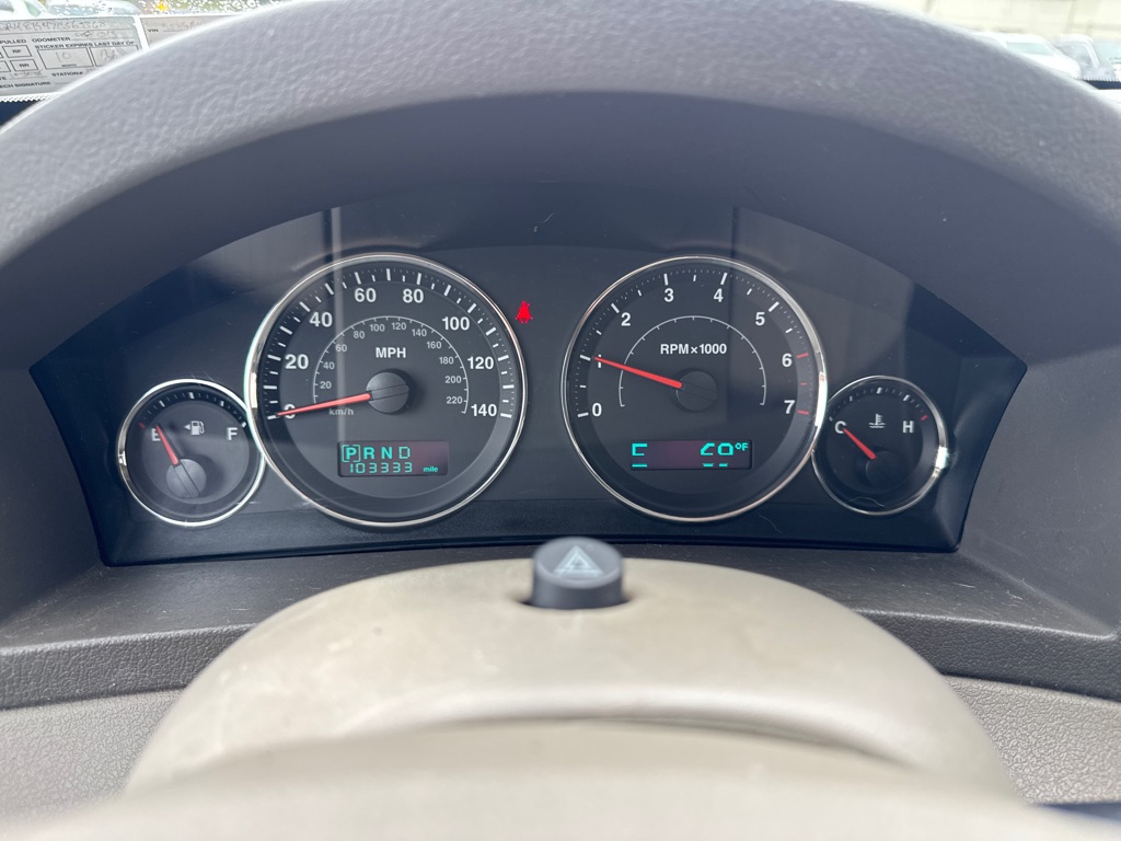 Photo 16 of this JEEP GRAND CHEROKEE