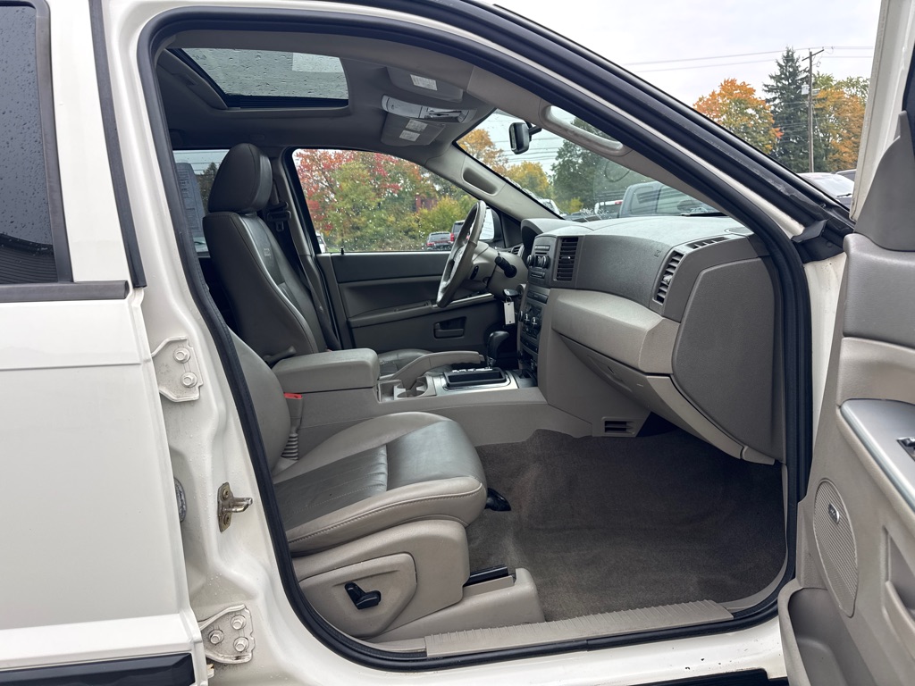 Photo 11 of this JEEP GRAND CHEROKEE