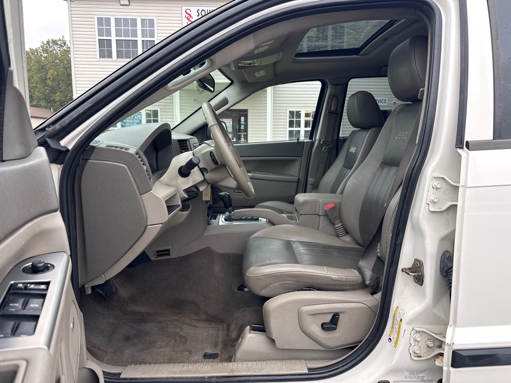 Photo 9 of this JEEP GRAND CHEROKEE