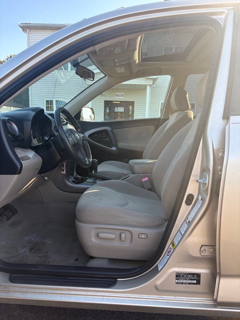 Photo 9 of this TOYOTA RAV4