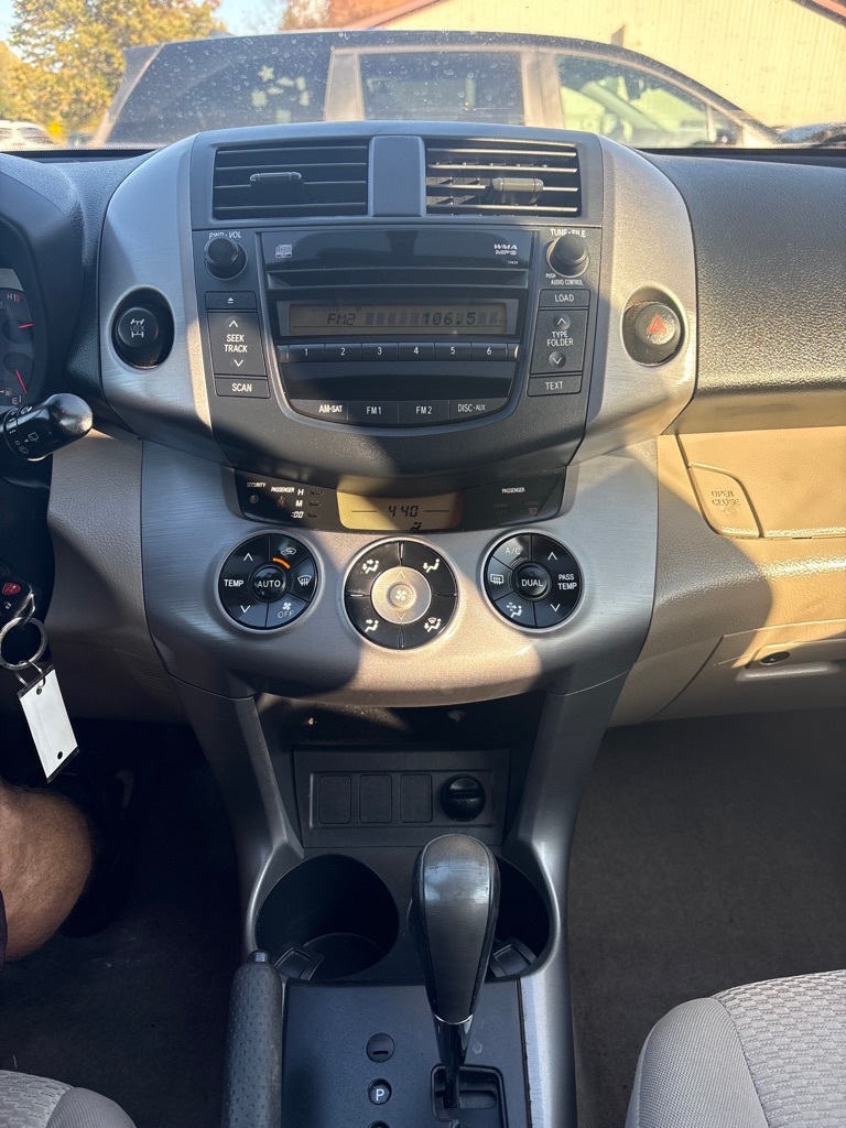 Photo 14 of this TOYOTA RAV4