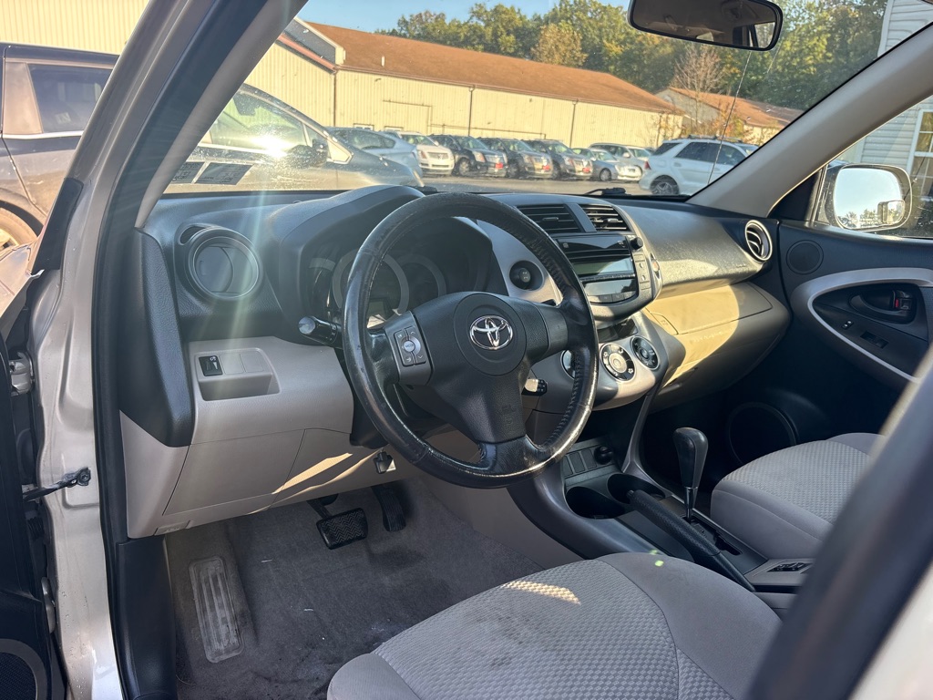 Photo 13 of this TOYOTA RAV4