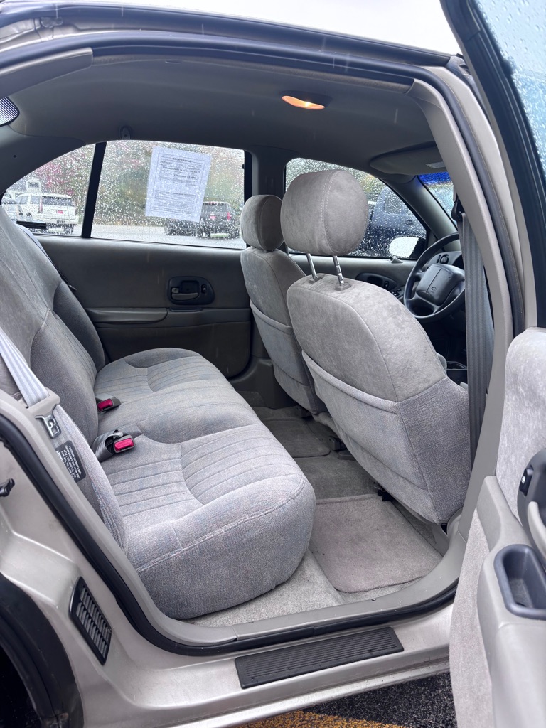 Photo 12 of this CHEVROLET LUMINA