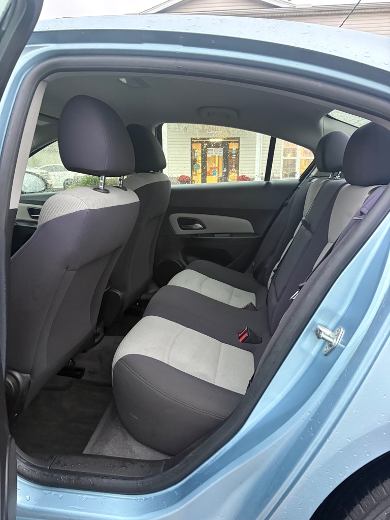 Photo 10 of this CHEVROLET CRUZE