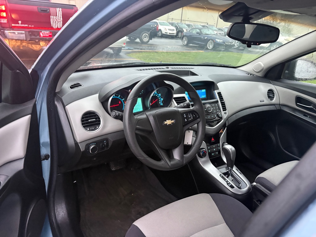 Photo 13 of this CHEVROLET CRUZE
