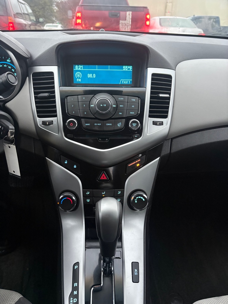 Photo 15 of this CHEVROLET CRUZE