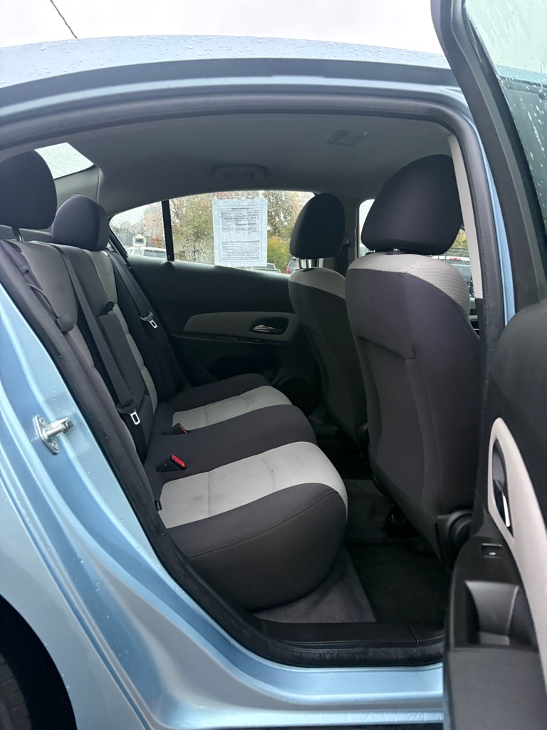 Photo 12 of this CHEVROLET CRUZE