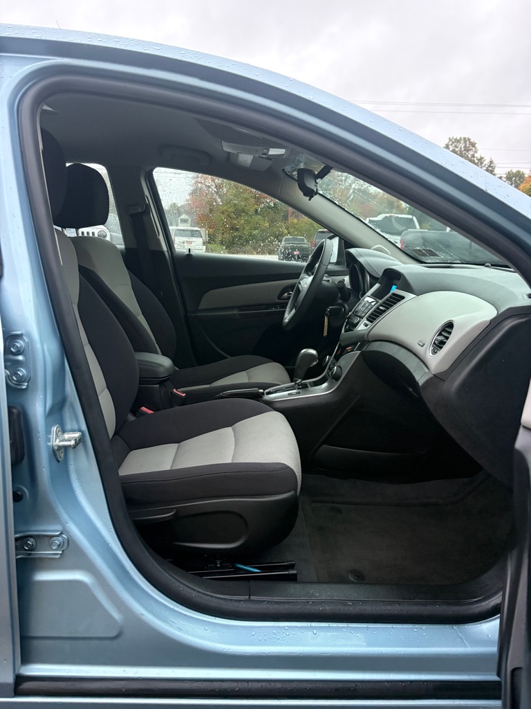 Photo 11 of this CHEVROLET CRUZE