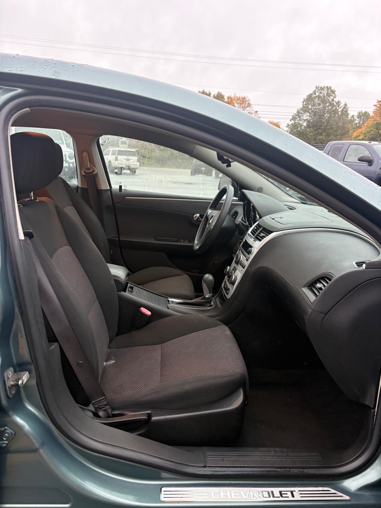Photo 11 of this CHEVROLET MALIBU